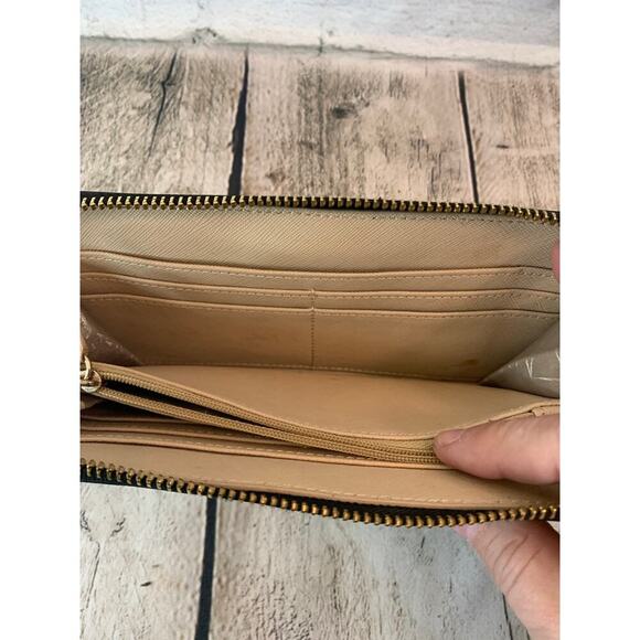 BADGLEY MISCHKA Women’s Black Tan Bow Wallet - Picture 7 of 8